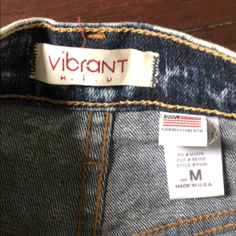 Shorts - Picture 3 of 3